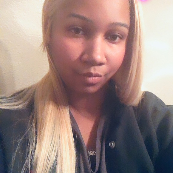 Meet your Posher, De'a - Picture 2 of 3